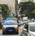 Viatura da Polícia Militar; segundo a PM, Guilherme teria efetuado seis disparos contra a ex-namorada e fugido logo após o crime  Foto: Daniel Teixeira/Estadão / Estadão