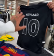 Camisa do Corinthians com nome de Neymar  Foto: Reprodução/Youtube/Cris Guedes