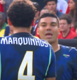 Marquinhos e Casemiro conversam após falha  Foto: Reprodução/Globo