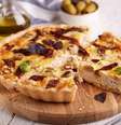 Quiche proteica de frango com tomate seco Foto: natkinzu | Shutterstock / Portal EdiCase