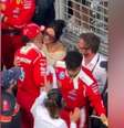 Hamilton é flagrado beijando Kim Kardashian após GP de Mônaco.  Foto: Reprodução/X
