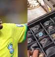 Mais de R$ 21 milhões na mala: Neymar leva 9 relógios de luxo para Copa do Mundo; Patek de ouro branco e diamantes baguette e Rolex com madrepérola estão na lista; veja!.  Foto: CBF/Reprodução Youtube Cris Guedes / Purepeople