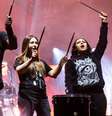 Fernanda Lira celebra encontro com o Sepultura após participação em festival europeu  Foto: Tenho Mais Discos Que Amigos!