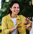 Descubra as cinco frases que as pessoas genuinamente gentis usam no dia a dia. A psicologia positiva explica como elas ativam a dopamina Foto: nortonrsx/iStock / Getty Images Plus / Bons Fluidos