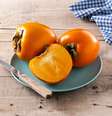 Rico em vitamina C e fibras, caqui pode trazer benefícios que muita gente desconhece  Foto: Freepik