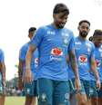 Danilo deve ganhar vaga de Wesley no time titular do Brasil –  Foto: Rafael Ribeiro e Nelson Terme / CBF / Jogada10