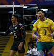 Maique e Darlan celebram ponto do Brasil na Liga das Nações de Vôlei 2026. Foto: Divulgação/CBV / Estadão
