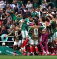 México comemora primeiro gol da Copa do Mundo  Foto: Luke Hales / Getty Images