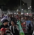 Famílias de desaparecidos marcham em direção ao estádio do México em meio à abertura da Copa  Foto: Reprodução/Bom Dia Brasil/TV Globo