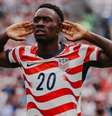 Folarin Balogun (número 20), filho de nigerianos, comemora um gol contra o Panamá - Foto: Eduardo Munoz / Getty Images / Jogada10