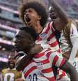 Balogun é festejado na vitória dos EUA   Foto: Divulgação/ussoccercom