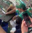 Bebida estava em uma item que imitava um celular  Foto: Reprodução/choquei/X