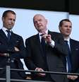 Aleksander Ceferin ao lado de Gianni Infantino, presidente da FIFA   Foto: Stu Forster/Getty Images / Esporte News Mundo