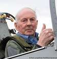 Em 2017, Broch voltou a voar aos 95 anos, pilotando um monomotor britânico usado pelos então inimigos dos alemães  Foto: DW / Deutsche Welle