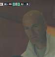 Zidane acompanhou a partida das arquibancadas e teve a reação observada por torcedores Foto: Reprodução / Jogada10