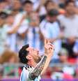 Messi comemora o primeiro gol da Argentina contra a Argélia.  Foto: Tom Weller/picture alliance via Getty Images