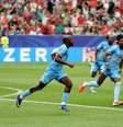 Yoane Wissa comemorando o primeiro gol do Congo na história das Copas do Mundo.  Foto: FIFA/ Getty Images