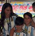 Antonela Rocuzzo e seus três filhos com Messi  Foto: Reprodução | Instagram