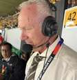 Ex-lateral inglês trabalhava como comentarista da Fox quando foi atingido na tribuna do Estádio Azteca –  Foto: Reprodução/X / Jogada10