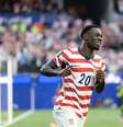 Folarin Balogun briga pela artilharia da Copa após marcar dois gols na estreia  Foto: Associated Press / Alamy