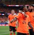 Memphis comemora gol da Holanda com Summerville  Foto: Lars Baron/Getty Images