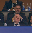 Ex-craque da França é flagrado dormindo durante goleada da Espanha contra Arábia Saudita  Foto: Reprodução/CazéTV