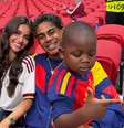 Yamal com a namorada Ines Garcia e o irmão Keyne no jogo de estreia da Espanha   Foto: Reprodução/Redes sociais