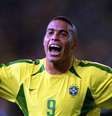 Site americano põe camisa do Brasil de 2002 entre as mais feias da história das Copas –  Foto: Reprodução / Jogada10