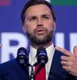 O vice-presidente dos EUA, JD Vance, fala com repórteres após negociações entre os Estados Unidos e o Irã. Na Base Aérea de Emmen, em Emmen, Suíça, em 22 de junho de 2026.  Foto: REUTERS - Nathan Howard / RFI