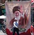 Cartaz com a imagem de Ali Khamenei em Teerã  Foto: ANSA / Ansa - Brasil