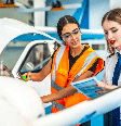 Antes mesmo da decolagem, uma série de atividades coordenadas garante que tudo esteja pronto para o voo Foto: Unai Huizi Photography | Shutterstock / Portal EdiCase