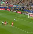 Pênalti perdido por Lionel Messi aos 8 minutos do primeiro tempo do jogo contra a Áustria  Foto: Reprodução/CazéTV