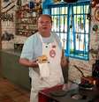 Dei adeus ao iFood depois que aprendi esse hambúrguer no pão francês com Érick Jacquin, do 'MasterChef Brasil': é simples e cabe na dieta.  Foto: Reprodução, YouTube / Purepeople