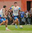 Equipe chegou a realizar exercícios em campo, mas precisou interromper atividade   Foto: Federação Colombiana de Futebol