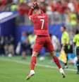 Cristiano Ronaldo se destacou com a camisa de Portugal diante do Uzbequistão –  Foto: Michael Steele/Getty Images / Jogada10