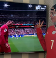 Georgina Rodríguez assiste ao marido pela TV de casa  Foto: Reprodução/Instagram