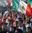 México faz 3 a 0 sobre a República Tcheca e garante mais uma vitória - Lars Baron / Getty Images Foto: Mario Tama / Getty Images - Legenda: Mexicanos festejam a campanha perfeita na Copa até aqui / Jogada10