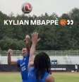 Mbappe brinca de basquete em treino da França  Foto: Reprodução/Instagram @equipedefance