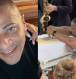 Alex Leandro Bispo dos Santos é suspeito de matar a companheira; antes da prisão, ele levou flores e chorou no velório dela  Foto: Reprodução