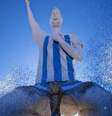 Estátua em homenagem a Messi vira meme na Argentina: "Quem projetou isso?"  Foto: Reprodução X/Twitter / Jogada10