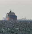 Navios de carga no Golfo, perto do Estreito de Ormuz, em março de 2026  Foto: Reuters / BBC News Brasil