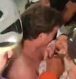 Bebê foi resgatado na noite de sexta-feira, 26  Foto: Reprodução