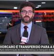 O Palácio do Planalto com as cores da bandeira LGBT+ ao fundo da entrada ao vivo do repórter Filipe Matoso  Foto: Reprodução/TV