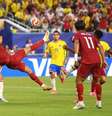 O colombiano Jhon Arias (à esquerda) luta pela bola com o português João Felix. Foto: Megan Briggs/Getty Images / Jogada10