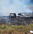 Avião de pequeno porte pegou fogo após cair em propriedade rural em GO  Foto: Divulgação/Corpo de Bombeiros de Goiás