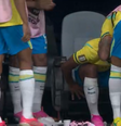 Neymar ainda não entrou em campo nesta segunda-feira, 29, mas aconselhou jogadores durante o intervalo  Foto: Reprodução/Globoplay