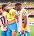 Lucas Paquetá se lesionou e foi consolado por Neymar e Endrick  Foto: VANESSA CARVALHO/AGÊNCIA O DIA / Estadão