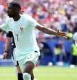 Mulher de Ousmane Dembélé, jogador da França na Copa 2026, tem detalhe curioso que a afasta totalmente das outras WAGs. Saiba qual!.  Foto: Getty Images / Purepeople