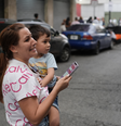 Os celulares alertaram milhões de venezuelanos sobre o que estava acontecendo  Foto: Getty Images / BBC News Brasil