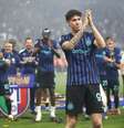 Alessandro Bastoni venceu o Campeonato Italiano e a Copa da Itália com a camisa da Inter na última temporada - Foto: Marco Luzzani/Getty Images / Jogada10